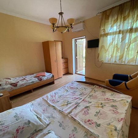 Hotel Гостевой Дом На Гечба Gagry Zewnętrze zdjęcie
